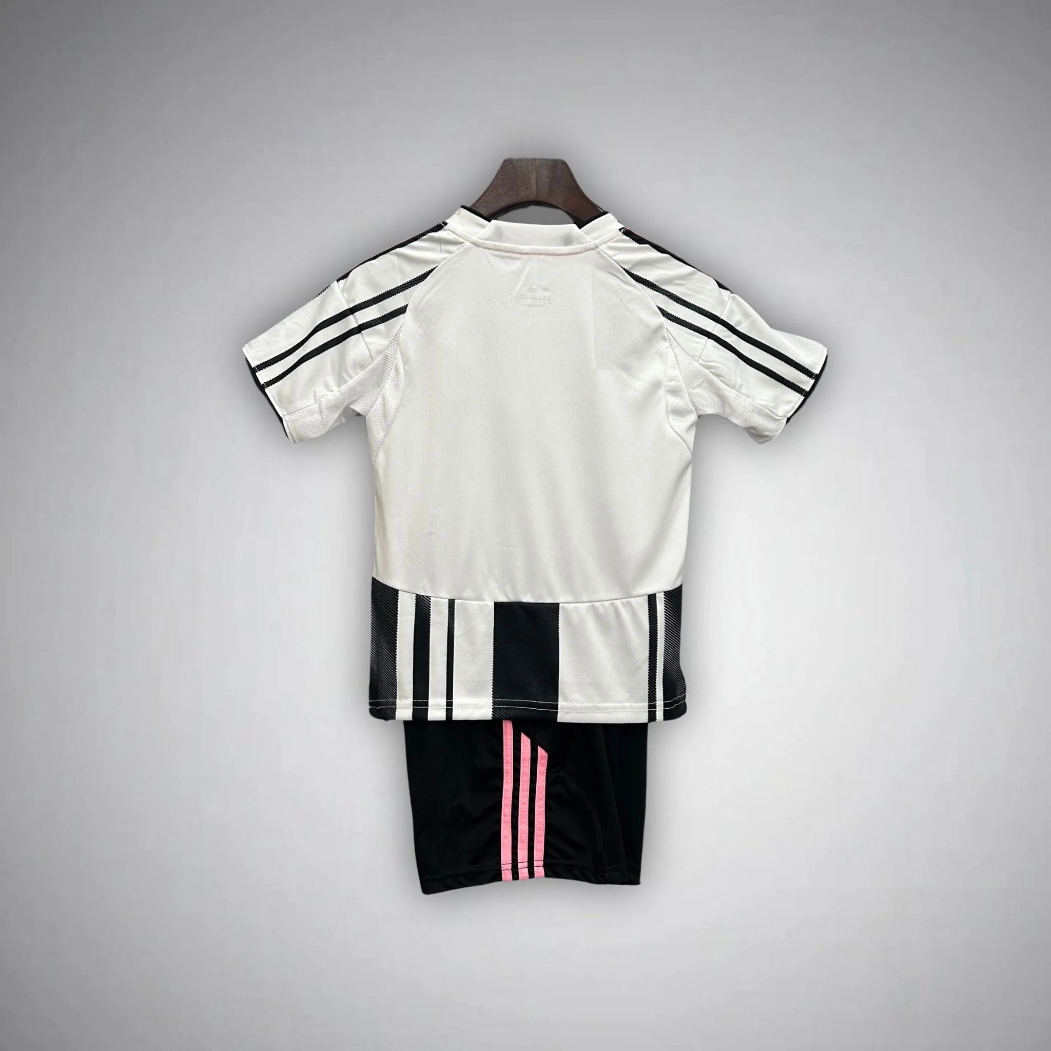 Juventus Hemma 25/26 (BARN)