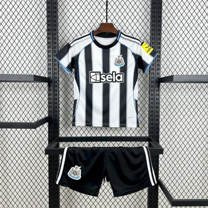 Newcastle United Hemma 25/26 (BARN)
