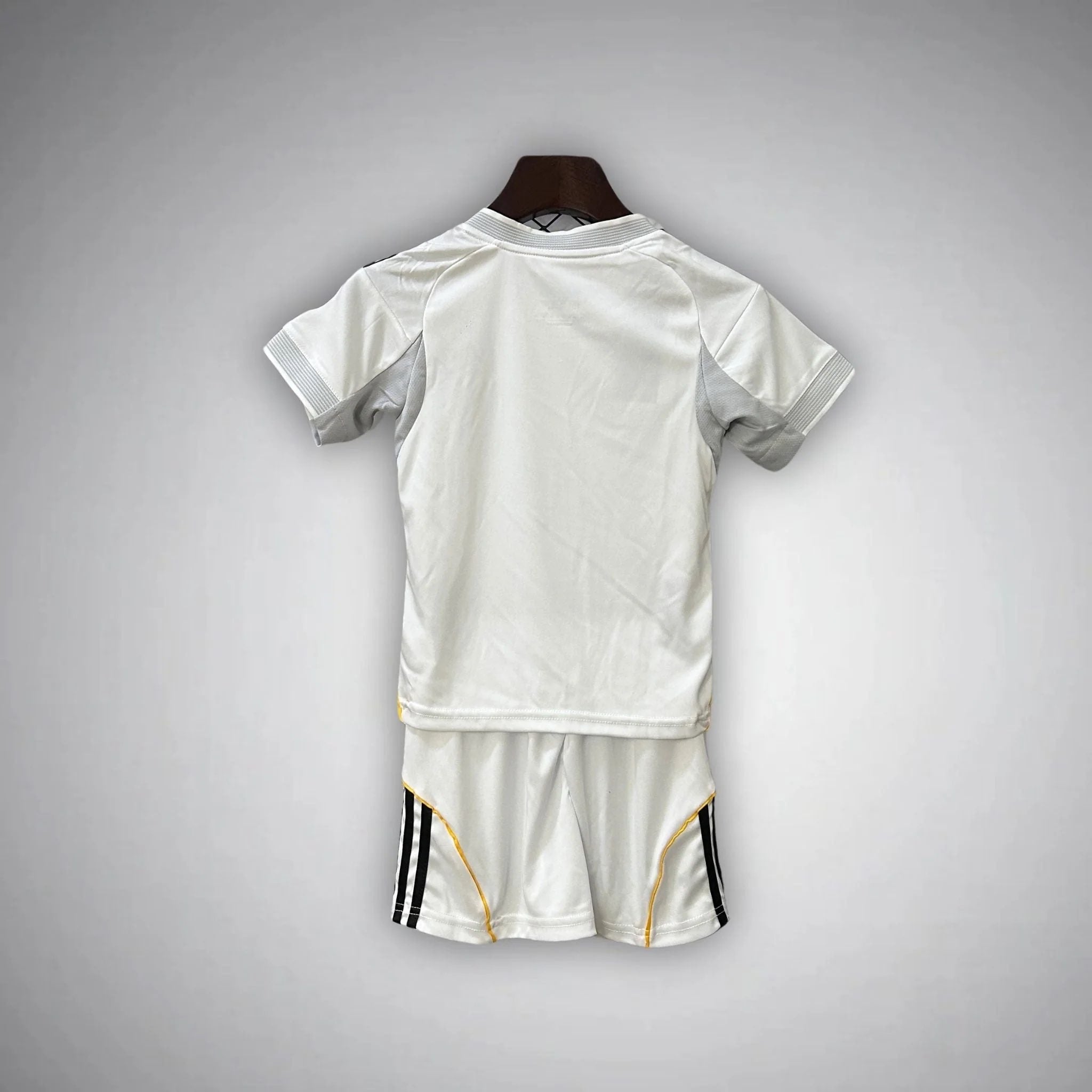 Real Madrid Hemma 25/26 BARN)